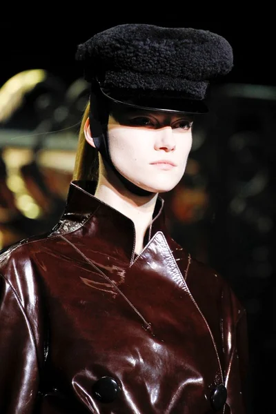 Look 15